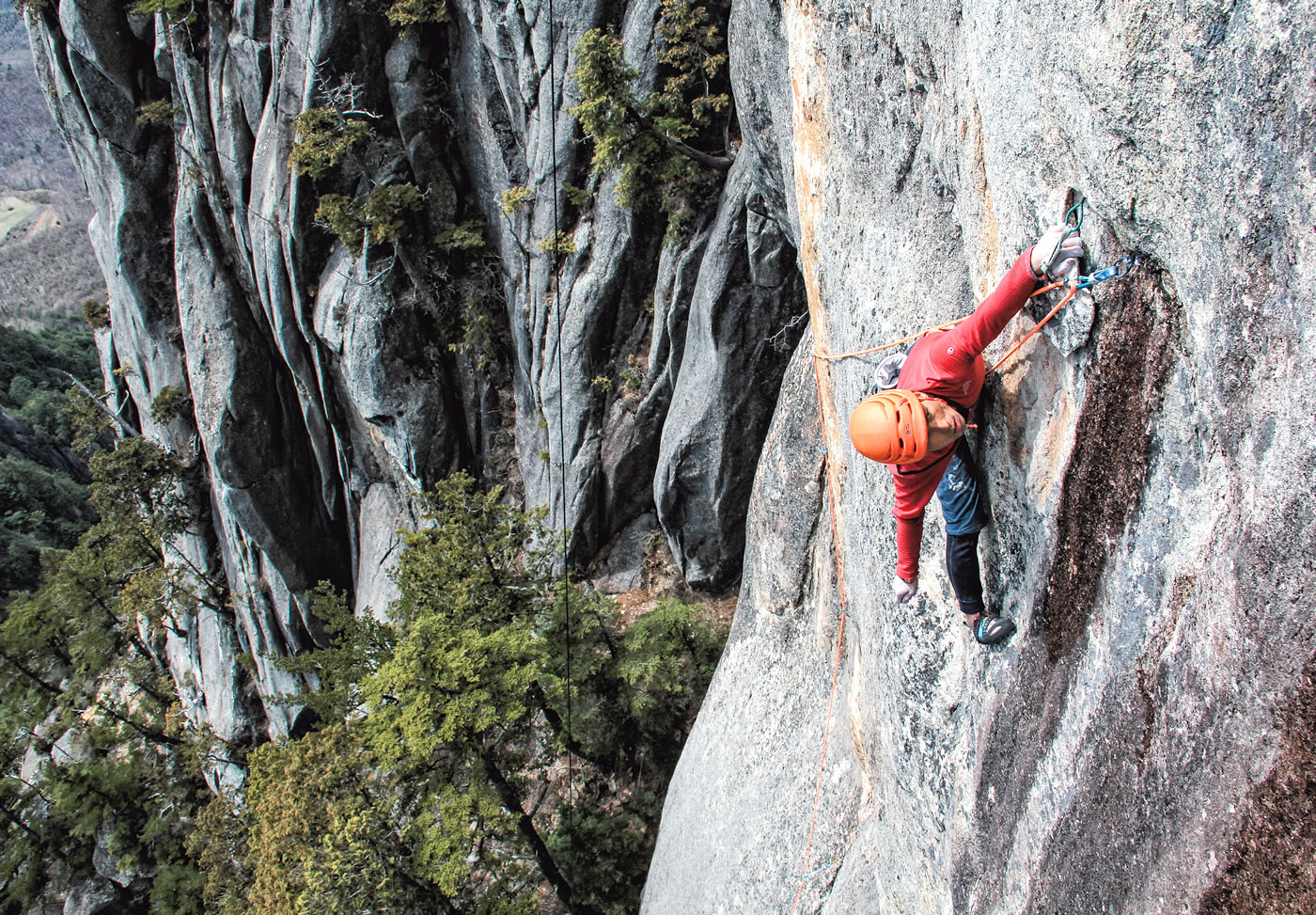 Yusuke Sato on Pitch 2. Sato is part of the "Giri-Giri Boys," a group of Japanese climbers known for vast, alpine-style ascents. In 2008 he and Katsutaka Yokoyama made the astonishing first linkup of the Isis Face and the Slovak Direct on Denali, with Fumitaka Ichimura. Steve House described his response in a letter to the editor, "The future begins now." (See Alpinist 26.) In Alpinist 48, Yokoyama wrote of Mt. Mizugaki, "When we learn to see the mountains and rocks without preconceptions, even a small cliff becomes like a fountain, springing forth possibilities." [Photo] Satoru Hagihara