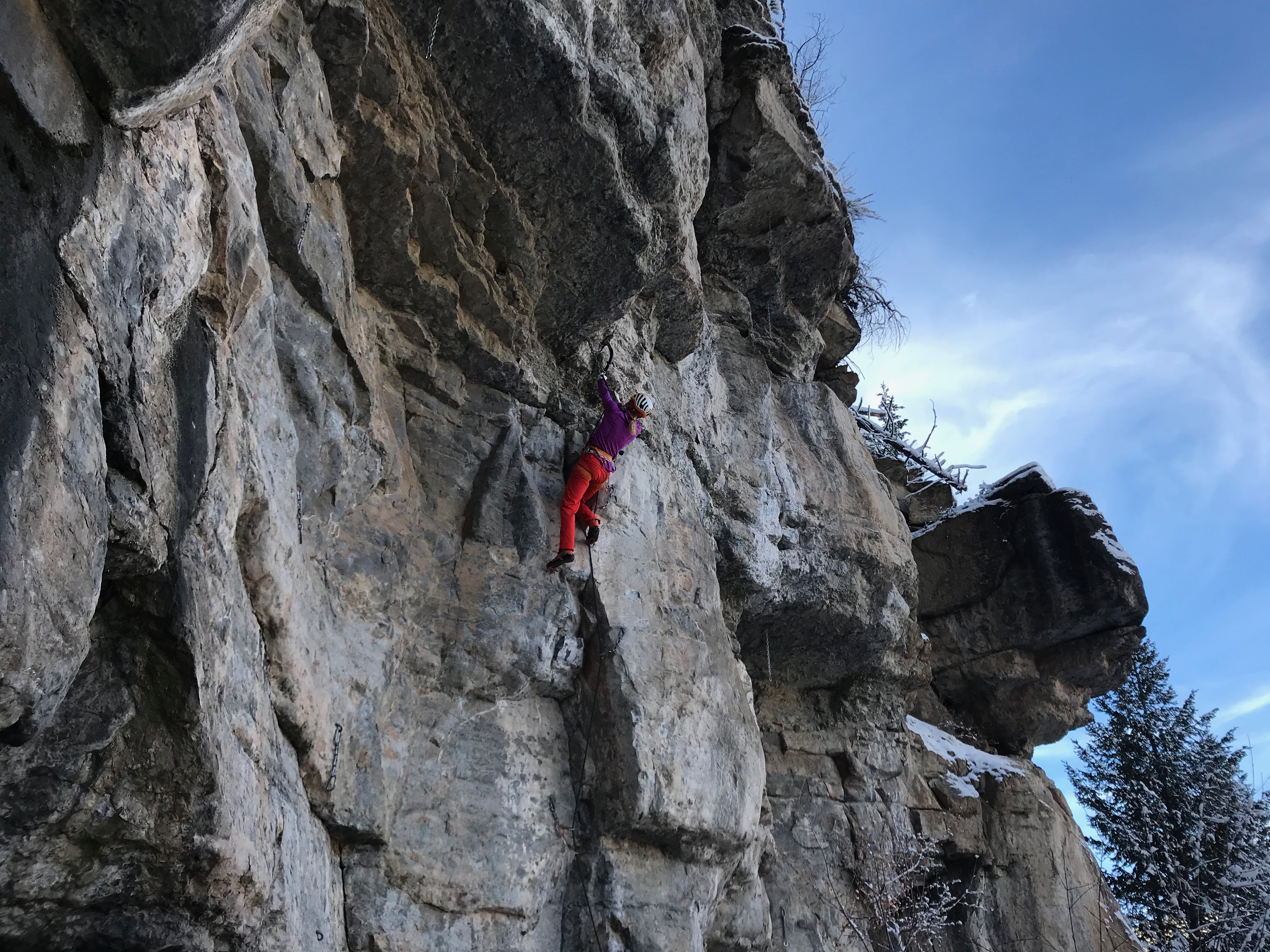 Beth Goralski leading in Vail. This venue worked perfectly for the Pilot. [Photo] Chris Van Leuven