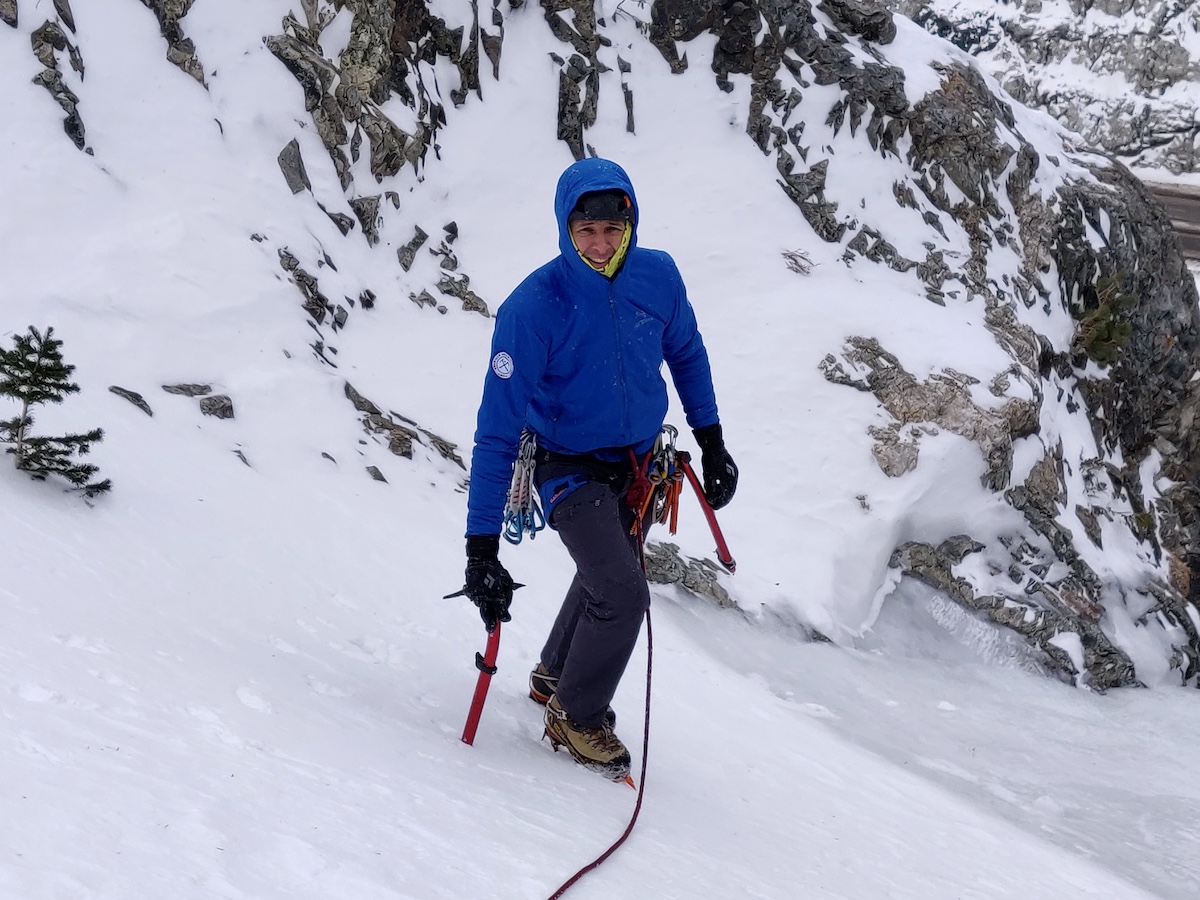 The author slides the pinky rest up the shaft and rest steps up snow to approach the next pitch of ice. [Photo] Yaroslav Lototskyy