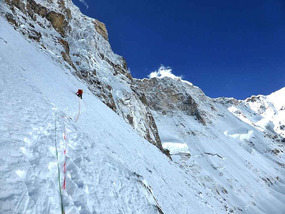 Ramsden climbing on day one. [Photo] Nick Bullock