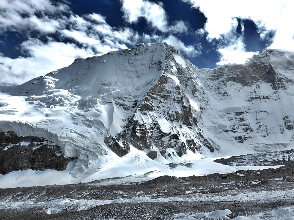 Nyainqentangla South East (7046m). [Photo] Nick Bullock