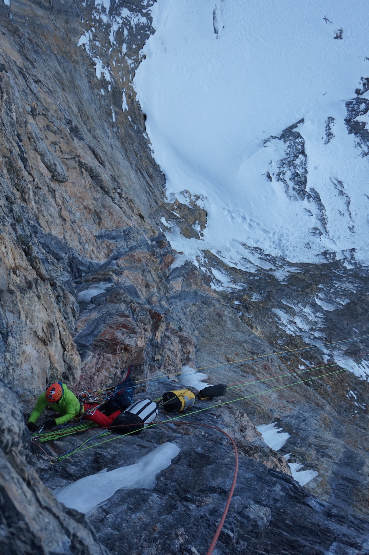 Tomaszewksi at the belay. [Photo] Tom Ballard