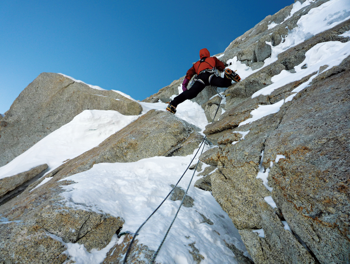 Ichimura gets busy on M6 terrain just above the Ramp Pitch (5.9 X) on the Slovak Direct during the enchainment. In Alpinist 24, Steve House called the Slovak Direct the most serious route on Denali. [Photo] Katsutaka Yokoyama