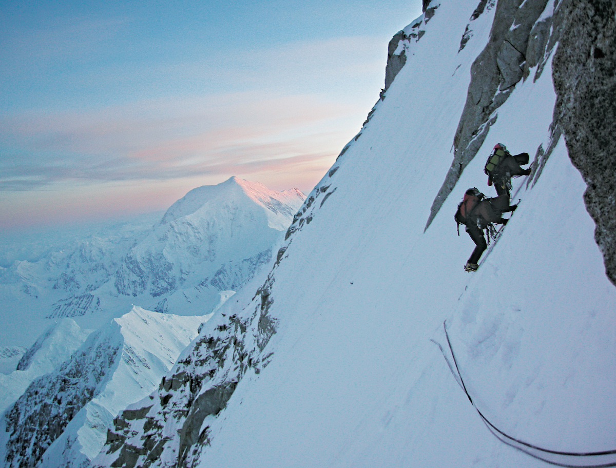 Ichimura and Yokoyama at the end of Day 6 on the upper pitches of the Slovak Direct. [Photo] Yusuke Sato
