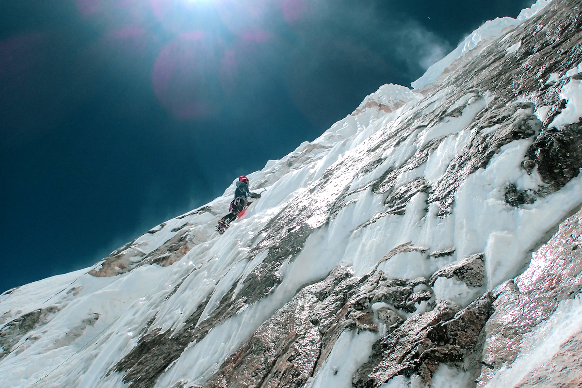 Nilov leading, ca. 6750 meters, March 21. [Photo] Dmitry Golovchenko
