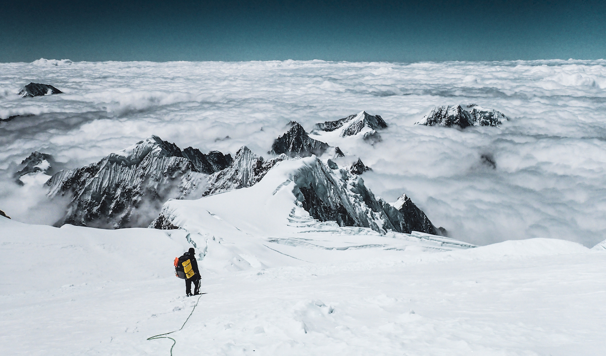 The everlasting descent continues, March 30. [Photo] Sergey Nilov