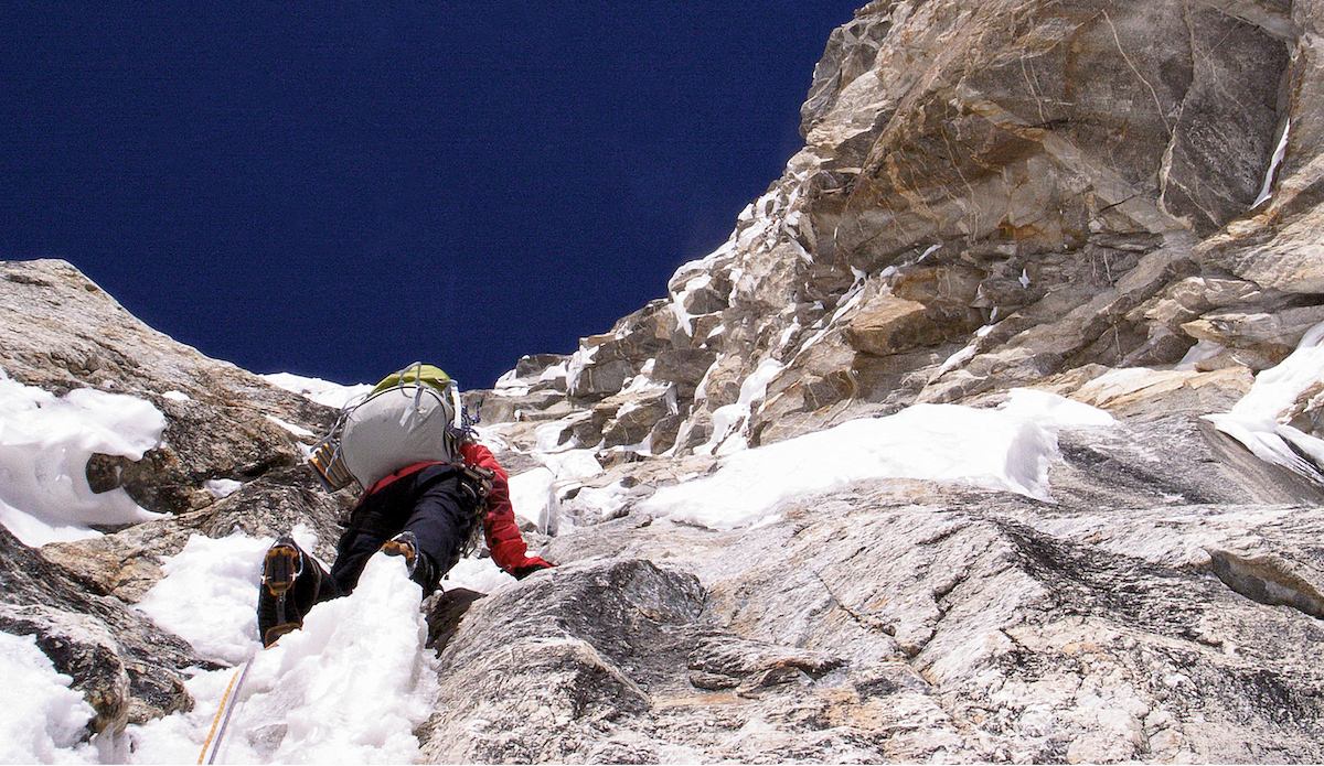 Taniguchi on Kamet (7756m), Garhwal Himalaya, India. [Photo] Kazuya Hiraide