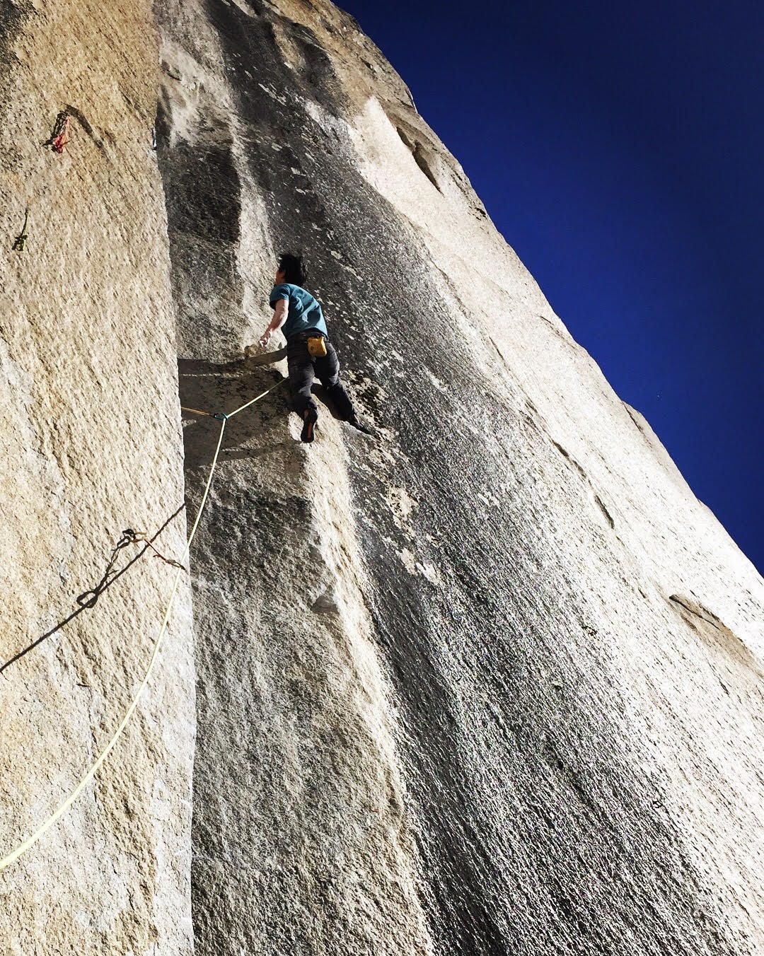 Kurakami on the Changing Corners (5.14a) during his 2017 ascent of the Nose. [Photo] Keita Kurakami collection