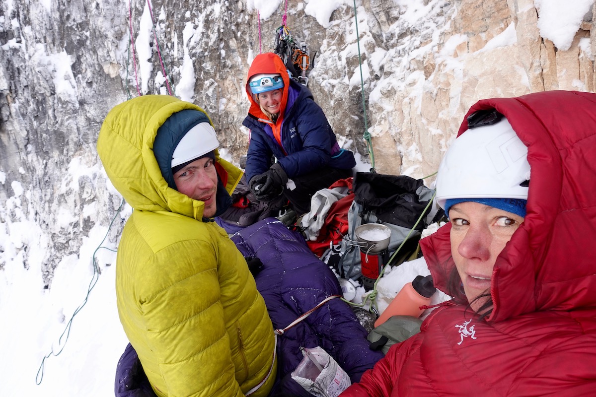 Lindic, Harrington and Papert having breakfast on the wall. [Photo] Ines Papert