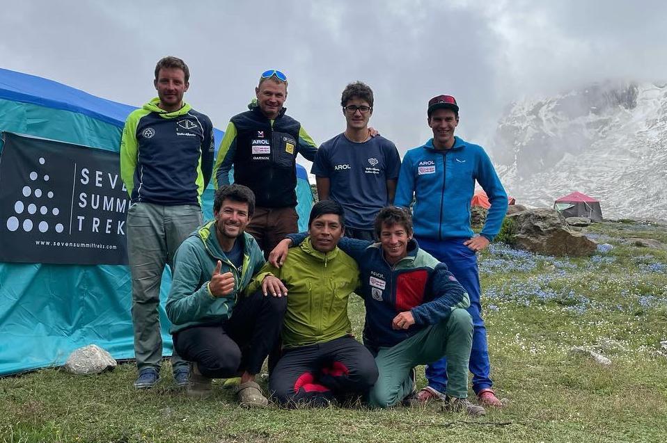 The expedition team. [Photo] Courtesy of Yodel press agency