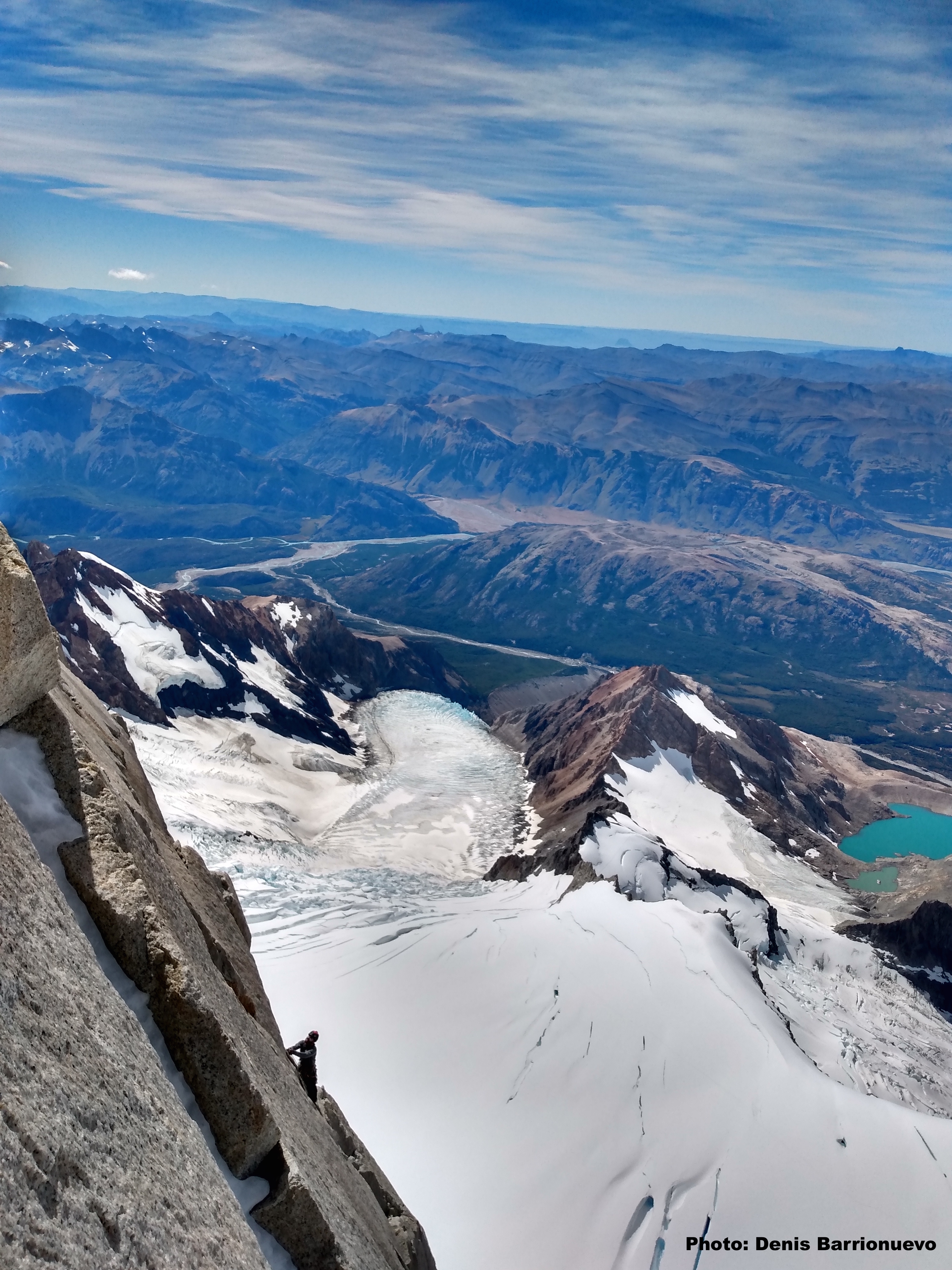 O'Driscoll climbing during his traverse. [Photo] Denis Barrionuevo, Sean Villanueva O'Driscoll collection