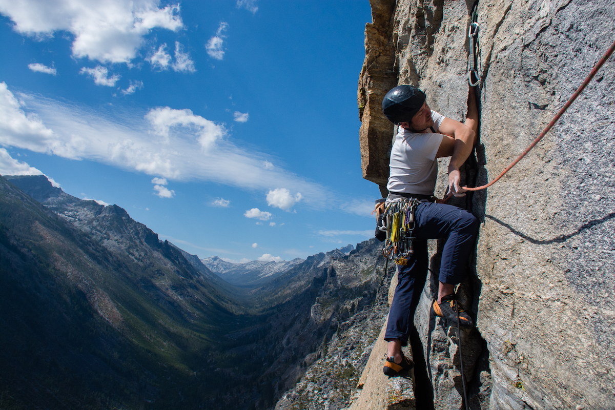 Conor Dysinger starts Pitch 5 (5.12). [Photo] Winter Ramos