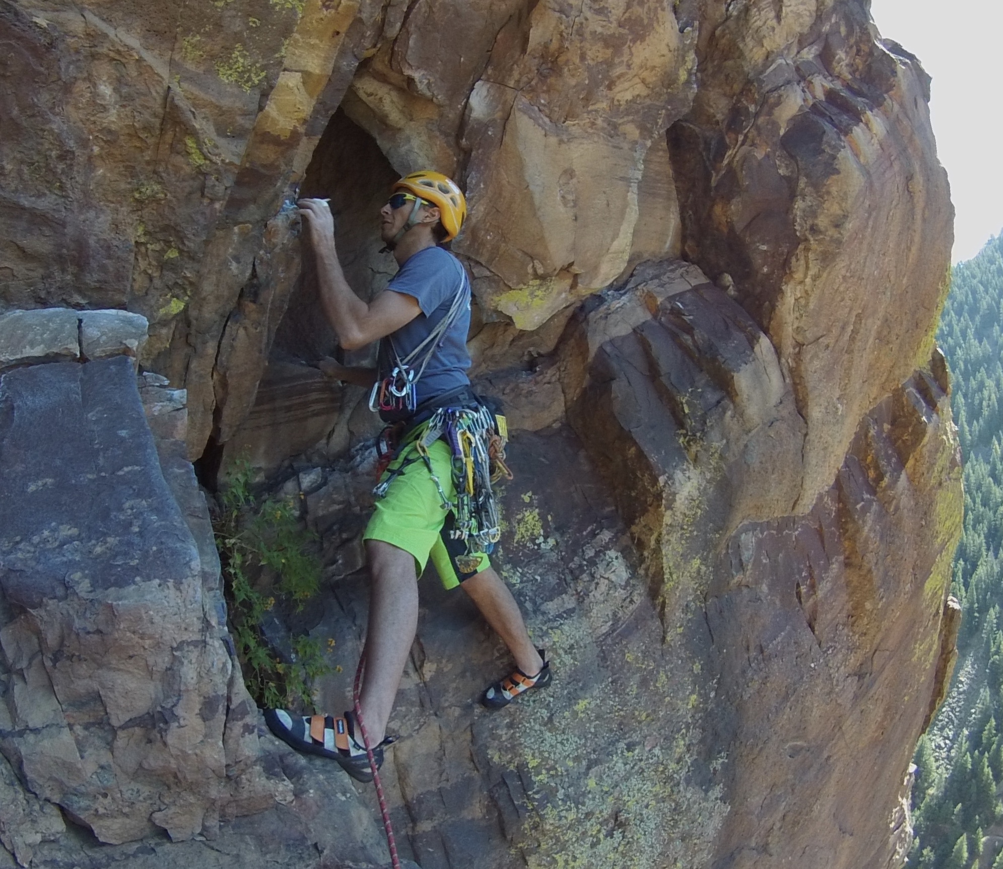 Mike Lewis begins the roof pitch on Vertigo (5.11b) in Eldorado Canyon, Colorado. [Photo] Slava Lototskyy