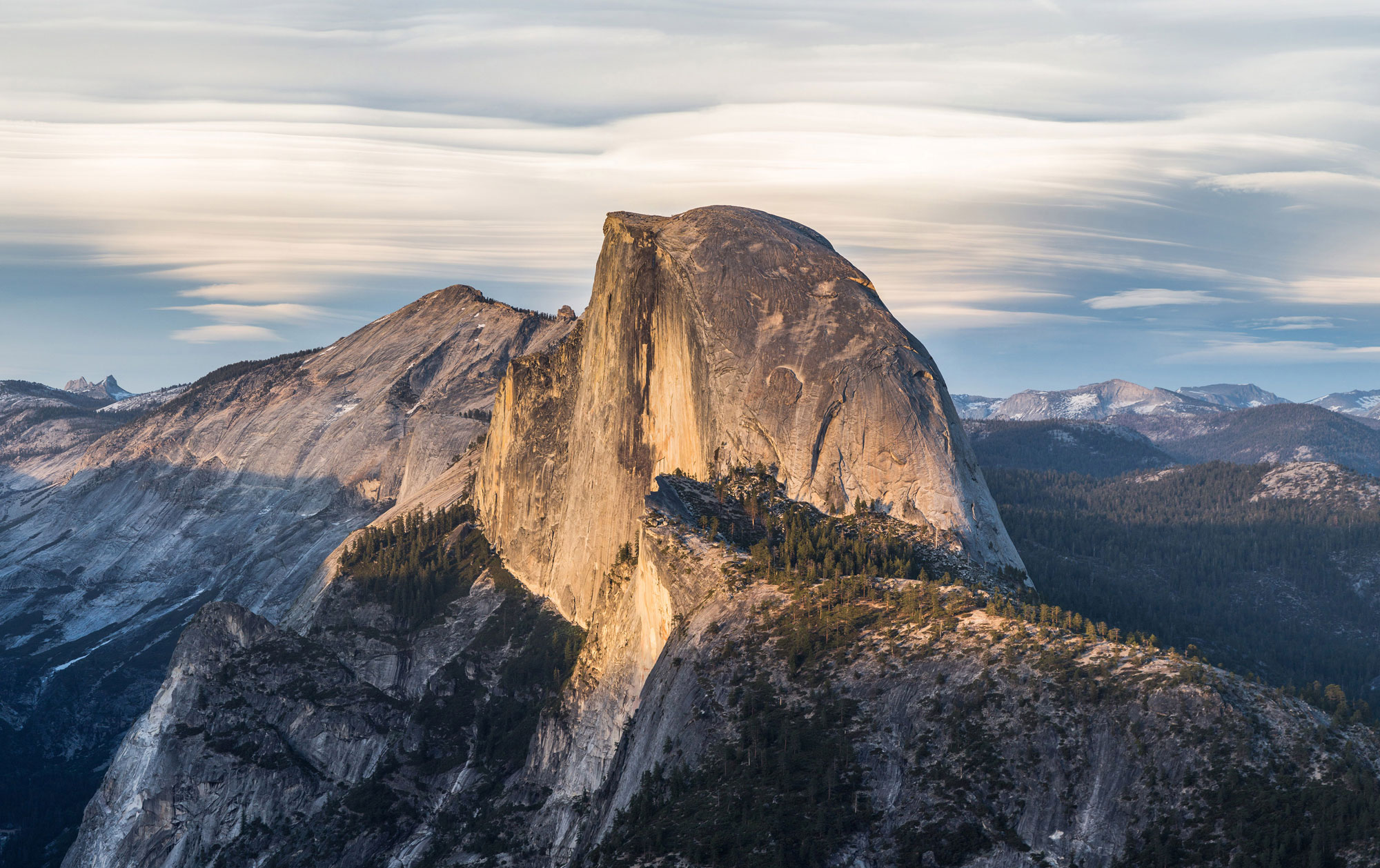 Half Dome (Tisayac), Yosemite National Park, California, Miwok, Ahwahneechee, Paiute and Mono lands. [Photo] David Iliff. License: CC BY-SA 3.0, Wikimedia