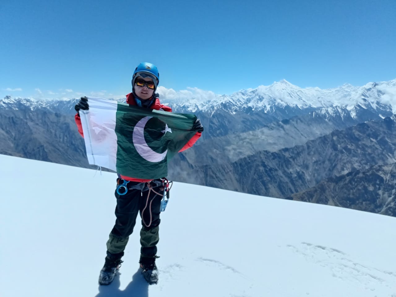 Shama Baqir on an unclimbed Passu Cones tower in 2021.