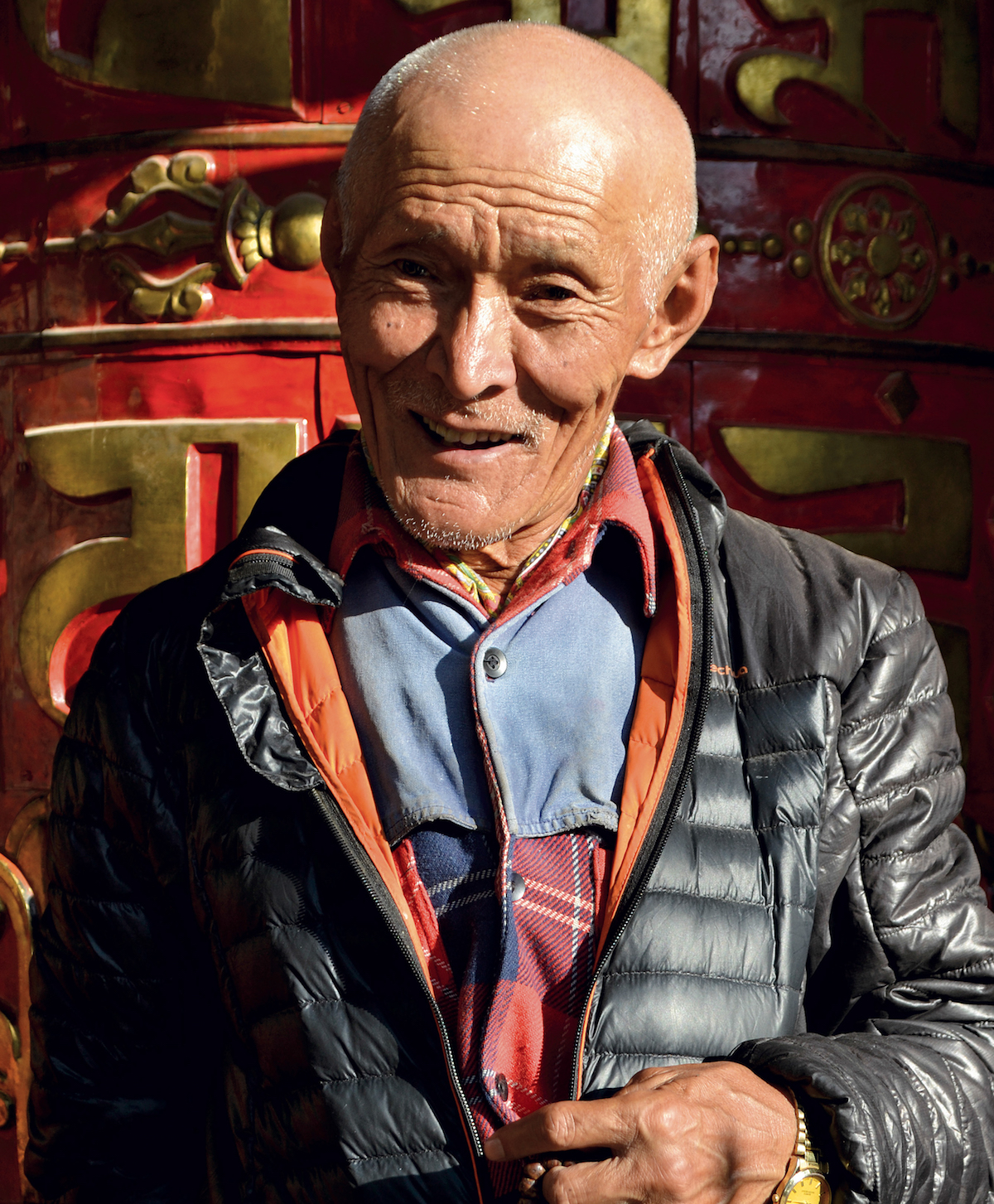 Lopsang Tshering Sherpa recalls small perks from mountaineering work: I often came back with clothes that no one else had in Kathmandu. He drank so much tea on expeditions that he was called Tea Lopsang. Now, he grows tea in his village, where everyone calls him Chiya Baje (Grandpa Tea). [Photo] Kapil Bisht