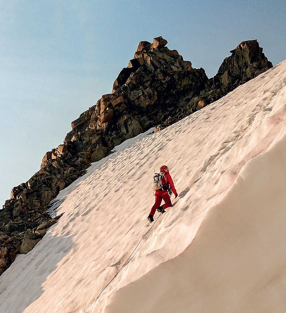 Dave Anderson ascends Gooseneck Couloir to Gannett Peak (13,804'). [Photo] Szu-ting Yi