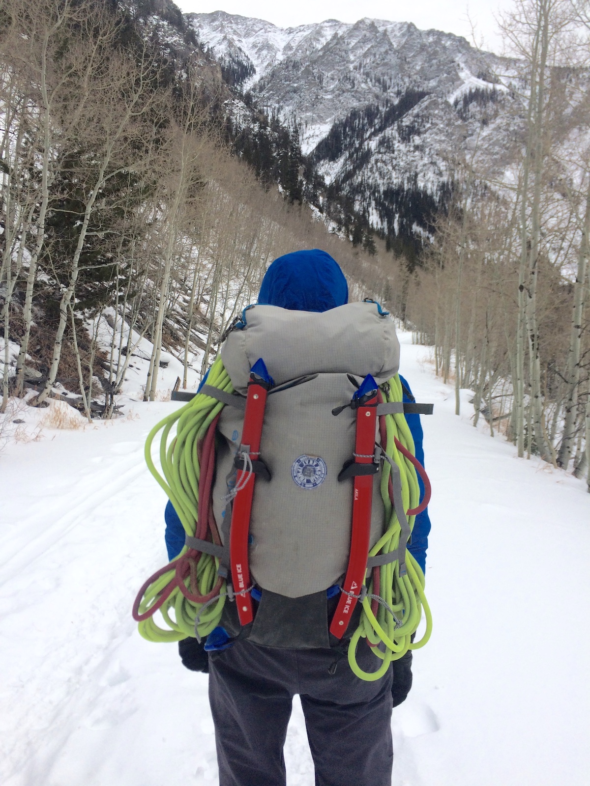 Blue Ice Akila Ice Axe: An excellent hybrid multitasker - Alpinist