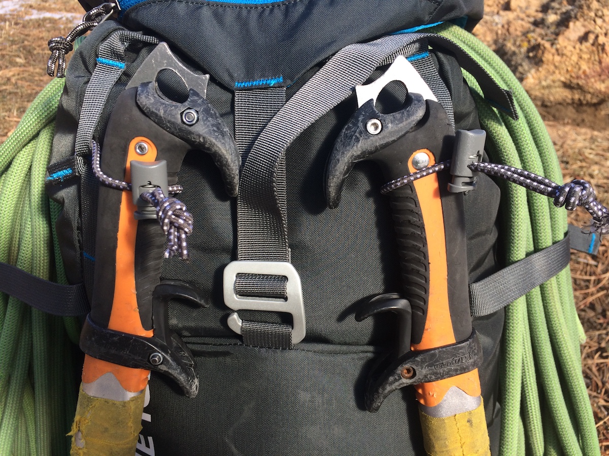 The Warthog's aluminum hook to clip the lid to the body, and the bungee and toggle system to keep the ice tools in place. [Photo] Mike Lewis