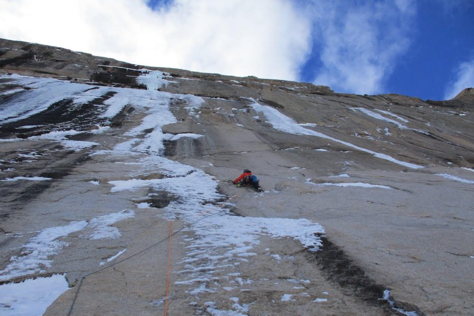 Kelly Cordes leading the first pitch of Cannonball (M5 R WI5+/6 X) during the first ascent. [Photo] Kevin Cooper