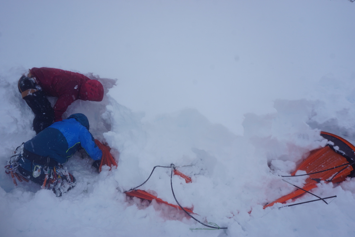 Digging out the flattened tent at their advanced base camp. [Photo] Genki Narumi, Yusuke Sato and Hiroki Yamamoto collection