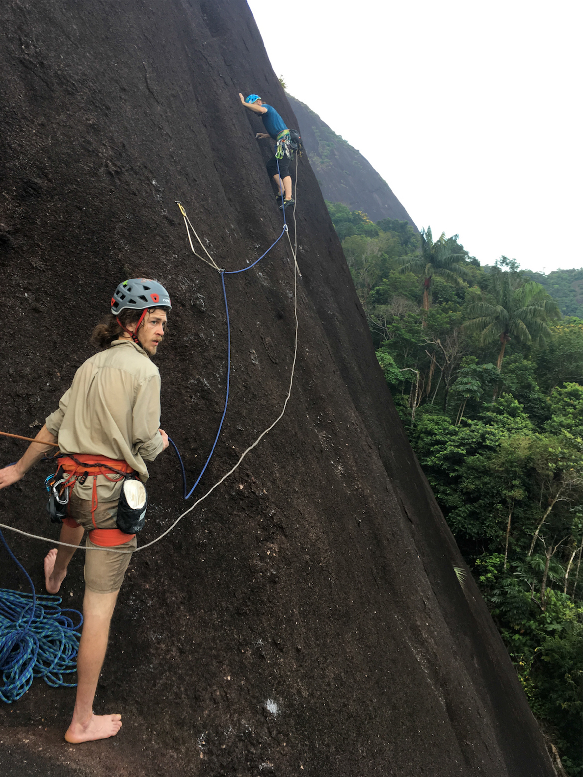 Brownie belays Allfrey on Pitch 2 of El Abrazo de la Serpiente. [Photo] Paul McSorley