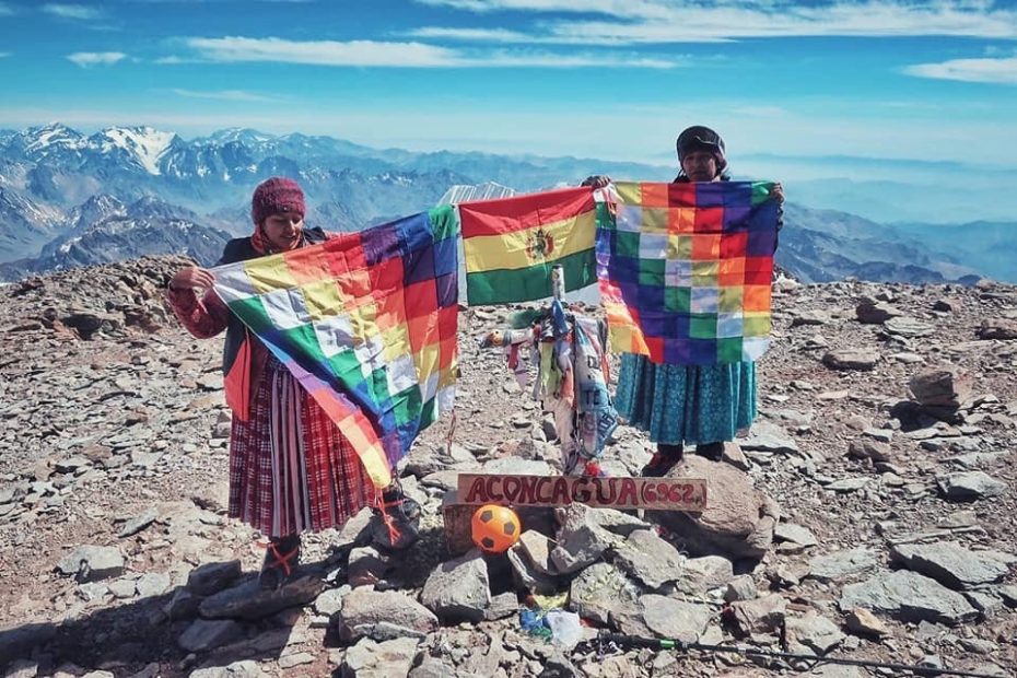 Elena Quispe and Ana Lia Gonzales at the summit. [Photo] Jaime Murciego