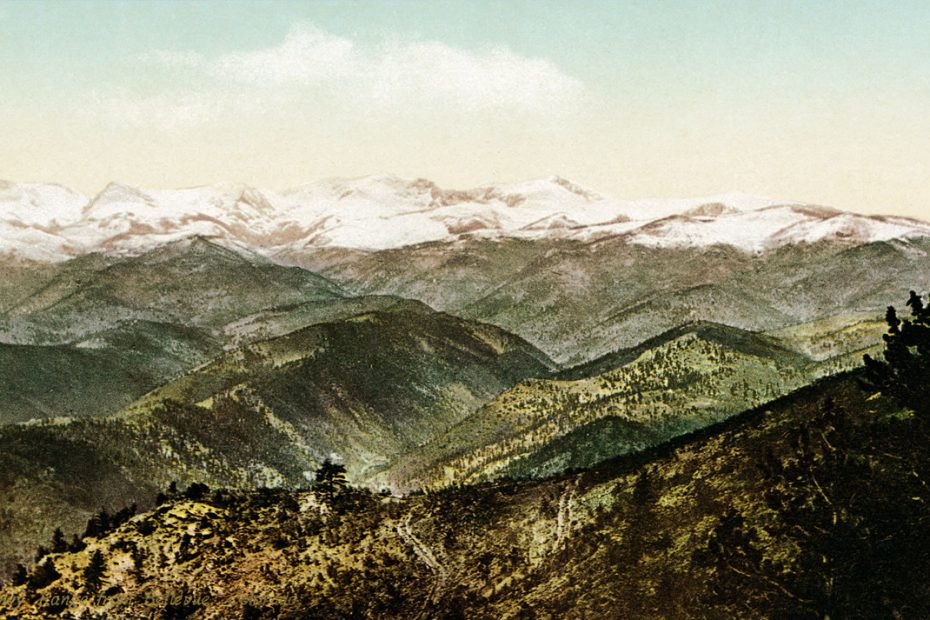 Snowy Range Medicine Bow Mountains from Bellevue, Colorado. [Photo] Wikipedia Commons
