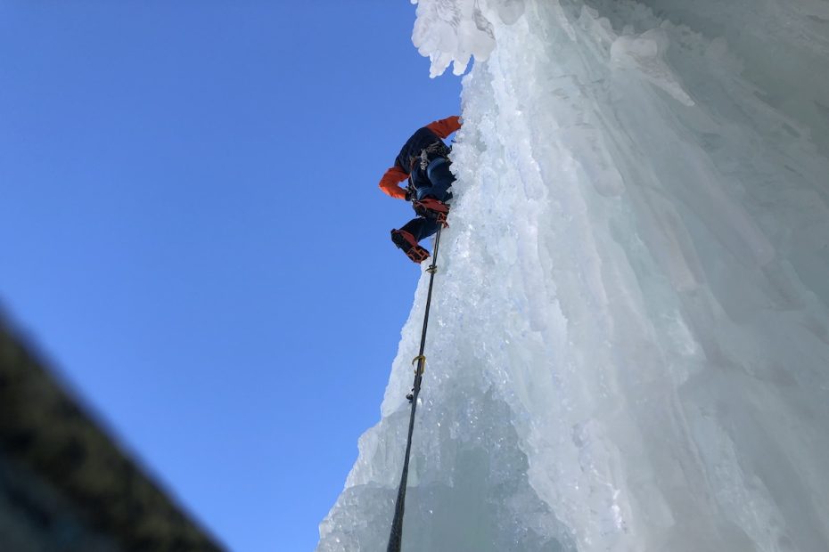 Mikey Arnold leading the WI5+ curtain pitch on the Cascade de Bonatchiesse. [Photo] Rob Coppolillo