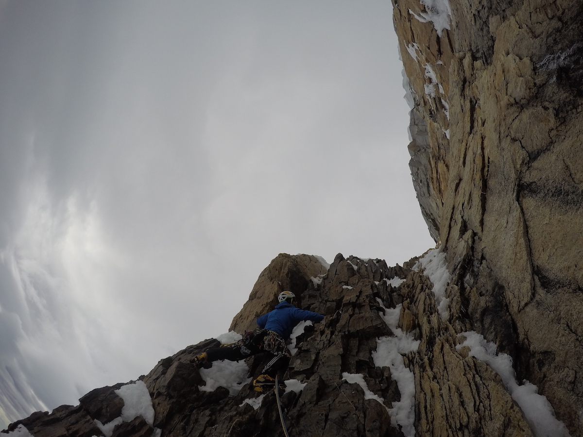 Bacci approaches the final headwall. [Photo] Matteo Della Bordella