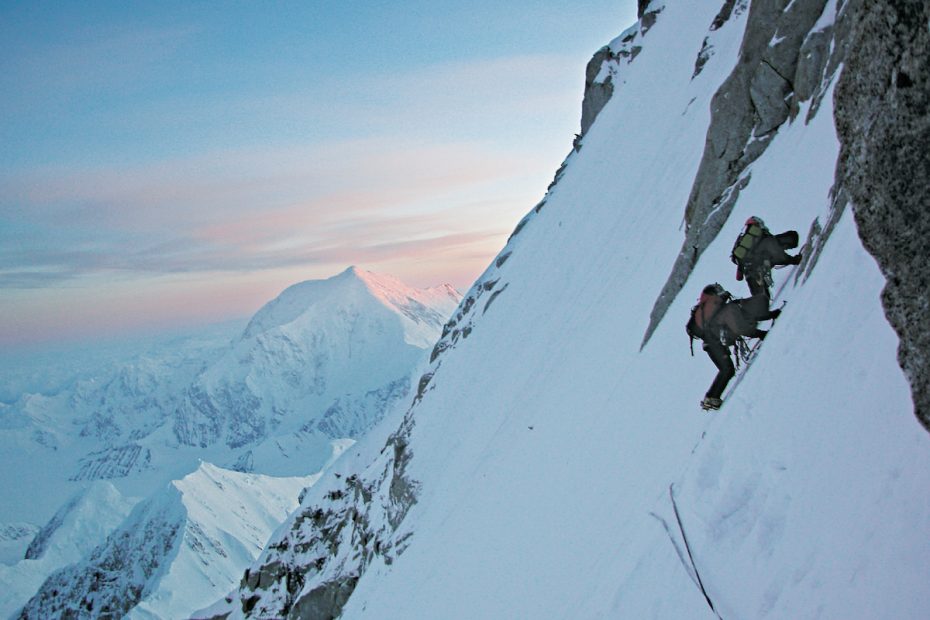 Ichimura and Yokoyama at the end of Day 6 on the upper pitches of the Slovak Direct. [Photo] Yusuke Sato