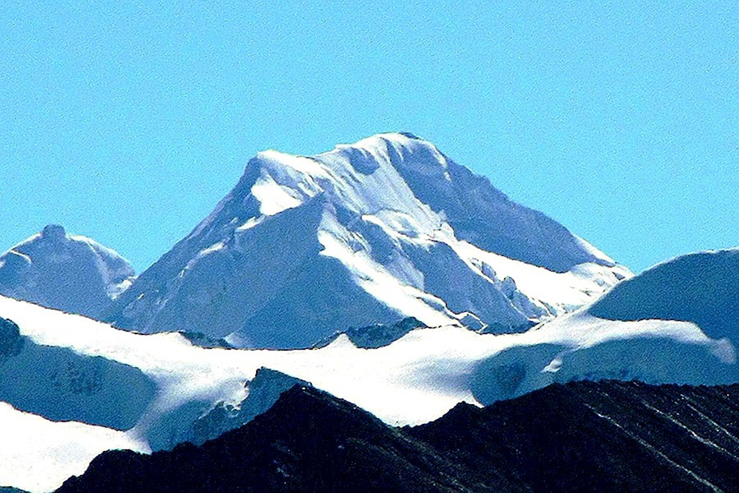 A 6121-meter peak (foreground) and 6215-meter peak (background) on the northwest face of Bobonung massif, viewed from Dalha Gampo Monastery at 4180 meters. [Photo] Tom Nakamura