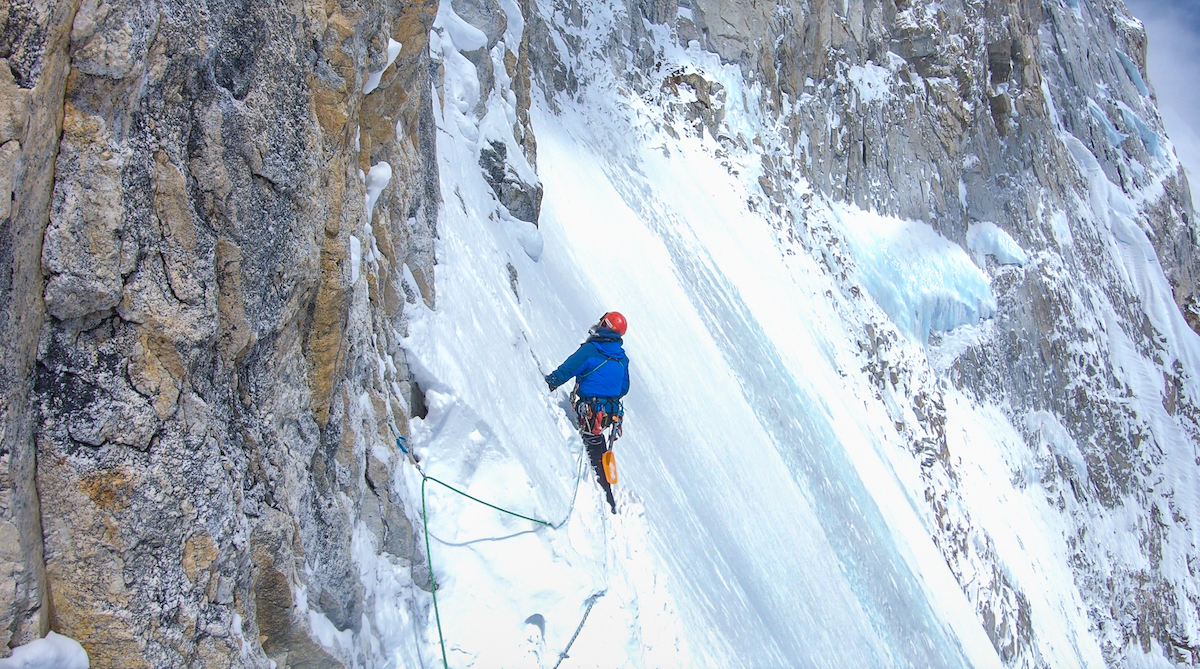 Nilov leads a traverse at around 6200 meters on March 18. [Photo] Dmitry Golovchenko