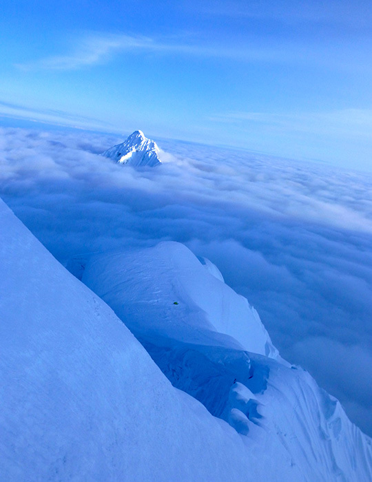 mountain-in-the-clouds-reality-peak