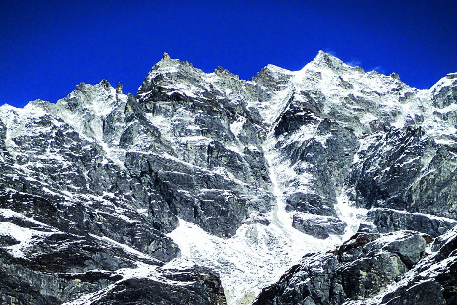 Lungaretse (5870m). [Photo] Camilo Lopez