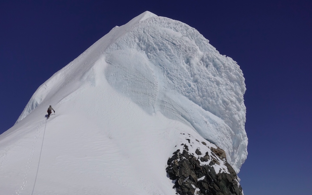 Welsted approaching the northwest summit. [Photo] Simon Richardson