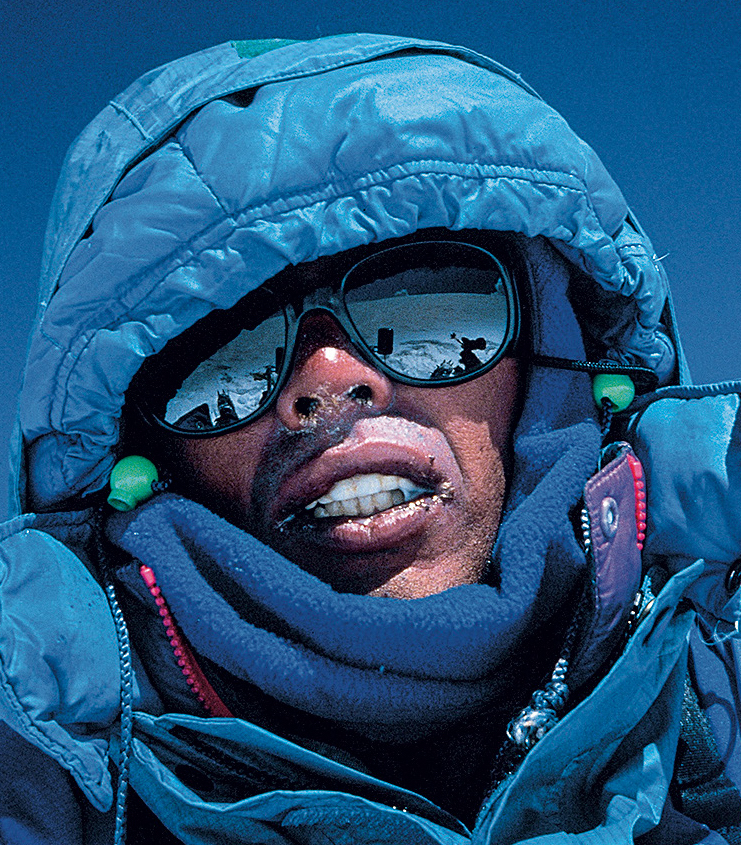 Yamanoi atop Cho Oyu (8188m), Himalaya, Nepal, in 1994. [Photo] Yasushi Yamanoi collection