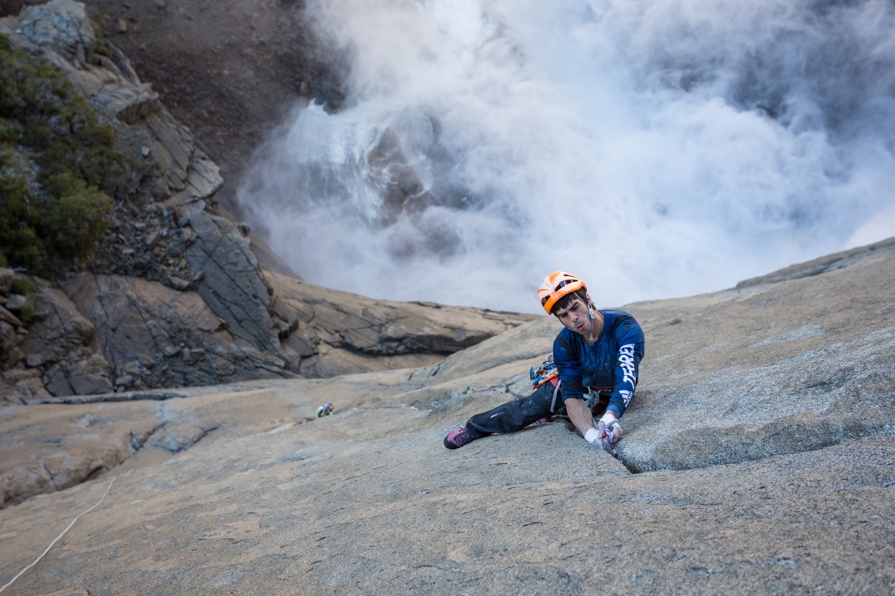 Cardwell leads a 5.10d splitter on Pitch 2 of the Misty Wall during the continuous free ascent on May 27. [Photo] John Evans